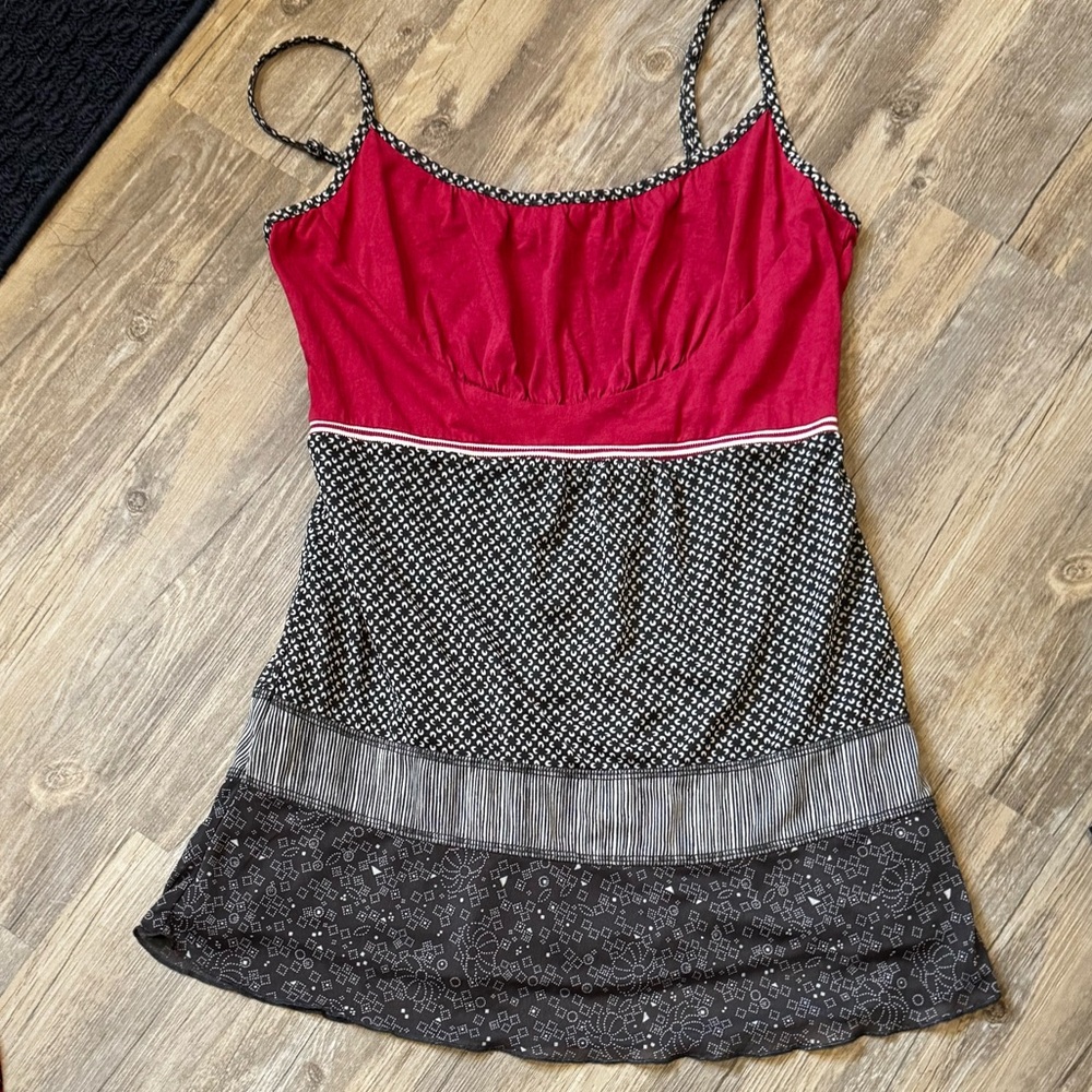 Excellent condition. Unique patterns throughout